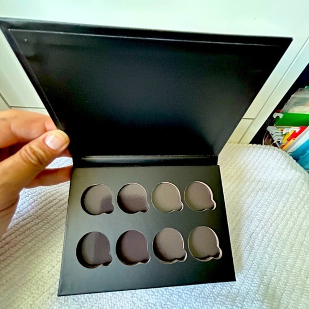 Anastasia Beverly Hills 8 pan Magnetic Eyeshadow Palette